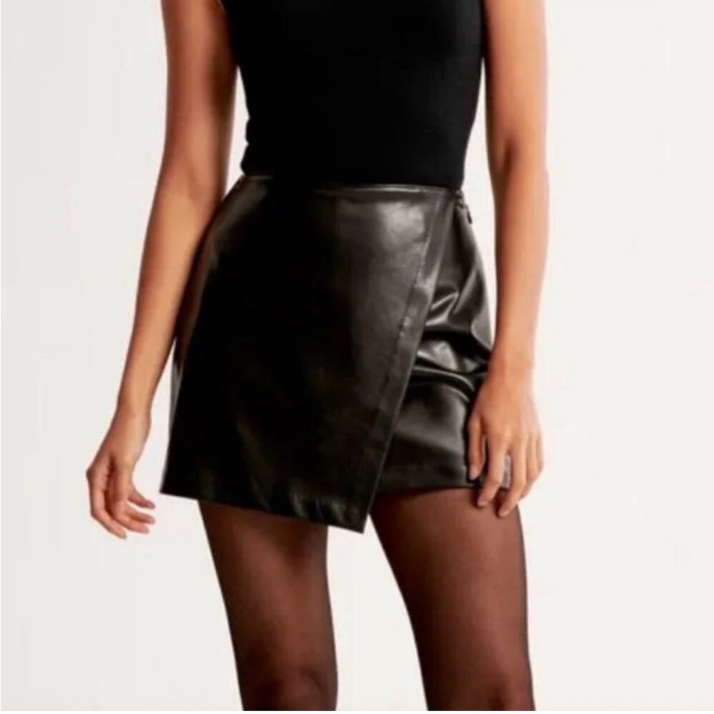 NWT Abercrombie&Fitch Scarlett Vegan Leather Wrap Mini Skort size XXS
